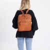 Backpack in honey leather